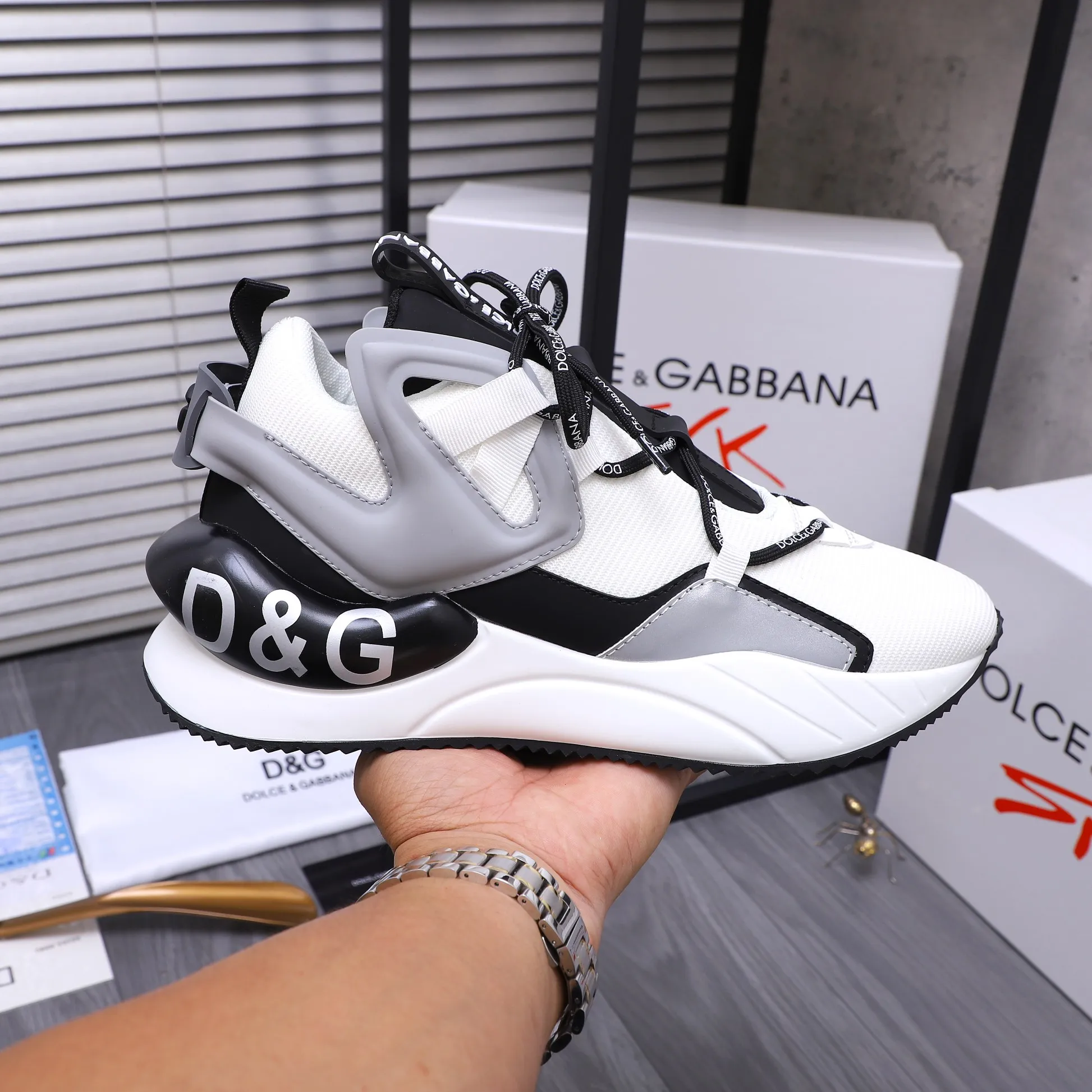 Men's shoes 💰540 Product trademark: DG (Dolce & Gabbana) couple's casual shoes Regular size: 36-46 Product materials: Selected fly woven breathable upper, mesh lining, cowhide insole, original outsole